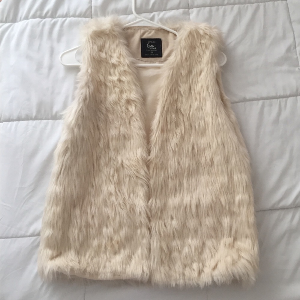 COTTON ON FAUX FUR VEST